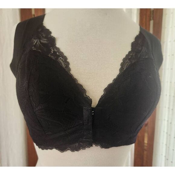 Black lace front hook bralette - Picture 2 of 9
